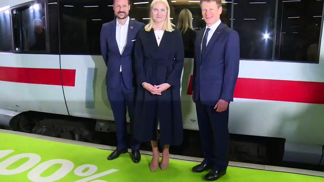 Mit dem königlichen Sonder-Literaturzug zur Buchmesse