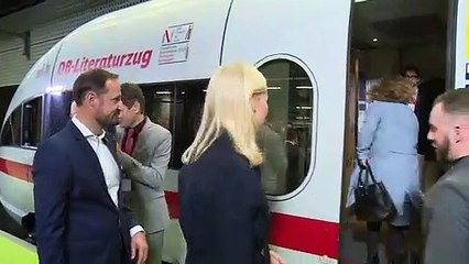 Mit dem königlichen Sonder-Literaturzug zur Buchmesse