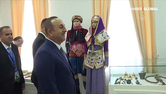 Bakan Çavuşoğlu, Bakü'de Sarı Gelin türküsüne eşlik etti