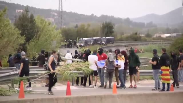 Los CDR montan barricadas en la AP-7 y paralizan la circulación