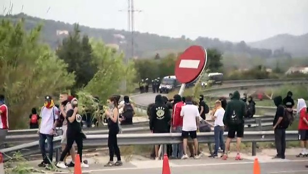Los CDR montan barricadas en la AP-7 y paralizan la circulación