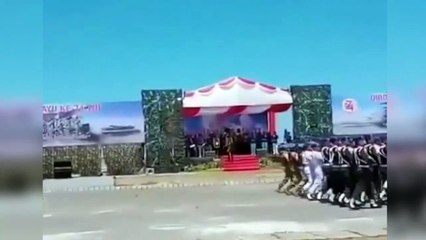 Quand un hélicoptère détruit le décor d'une parade militaire