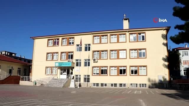 - 400 öğrenciden Mehmetçiğe Barış Pınarı koreografili destek