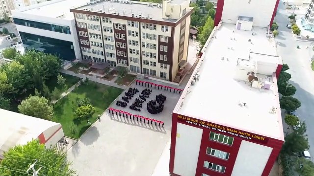 Kız Anadolu İmam Hatip Lisesi öğrencilerinden Barış Pınarı Harekatı na ve Mehmetçiklere muhteşem görüntülü destek