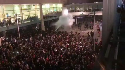 La Policía va ganando terreno a los independentistas en el aeropuerto de El Prat