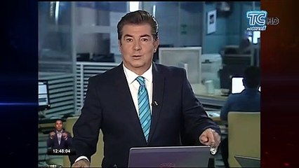 Policías e indígenas se abrazan y estrechan sus manos tras finalizar el paro nacional