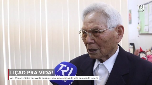 Seizo tem 95 anos e dá aula de japonês