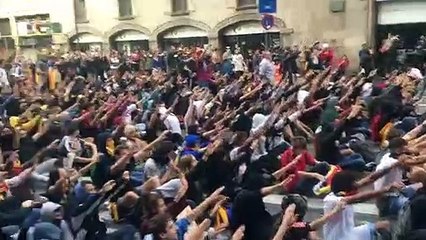 Miles de manifestantes siguen en Via Laietana