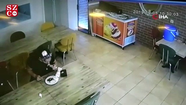 Para ödememek için yaptığı davranış pes dedirtti