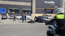 Otomobille kafa kafaya çarpışan motosikletli yaralandı