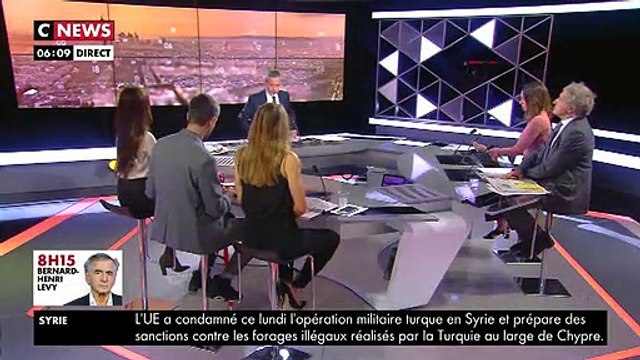 Les joueurs turcs ont à nouveau effectué un salut militaire collectif pendant et après le match contre les Bleus... mais le réalisateur a choisi de ne pas le montrer à la télé