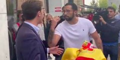 El rapero Valtonyc, aliado de terroristas e indepes, intenta acojonar a un militante de VOX en Bruselas