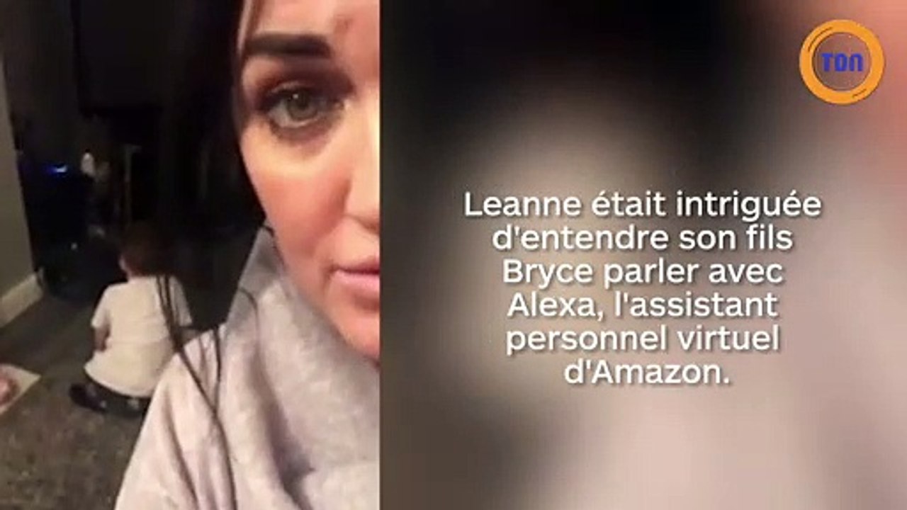 Un garçon triche en utilisant Alexa pour faire ses devoirs