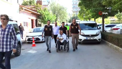 Boşandığı eşine sokak ortasında satırla saldırdı 'pişmanım' dedi