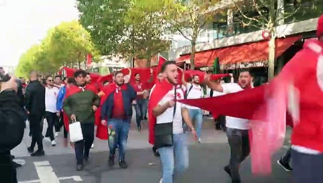 Paris'te Milli Maç Coşkusu