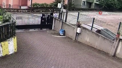PTT Kocaeli Başmüdürünün evine giren kadın hırsızlar kamerada