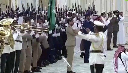 Suudi askeri bandosu Rus milli marşını çalamadı! Putin şaştı kaldı