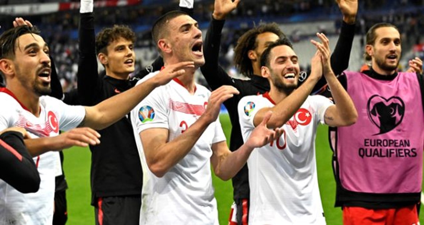 Hakan Çalhanoğlu'ndan İtalyanlara tepki: Hiçbir zaman yıkılmaz, ayakta dururuz