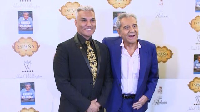 Andrés Pajares presenta sus memorias rodeado de familia y amigos