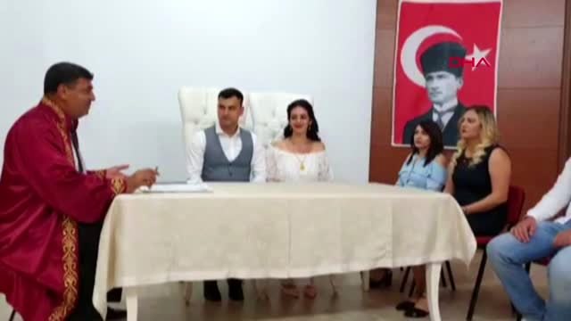 Mersin 20 yıllık memur, oğlunun da nikahını kıydı