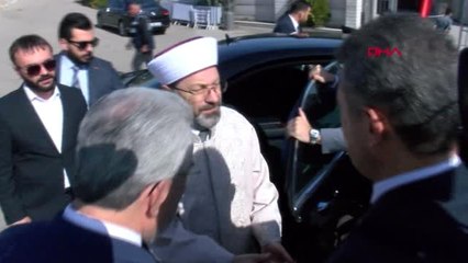 Télécharger la video: Ankara diyanet işleri başkanı erbaş: savaş halinde değiliz, terör temizliği yapıyoruz