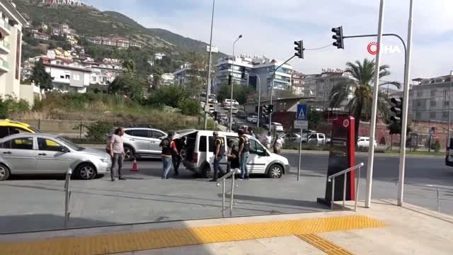 ATM'ye kart kopyalama düzeneği kuran 3 şüpheli vurgun yapamadan yakalandı