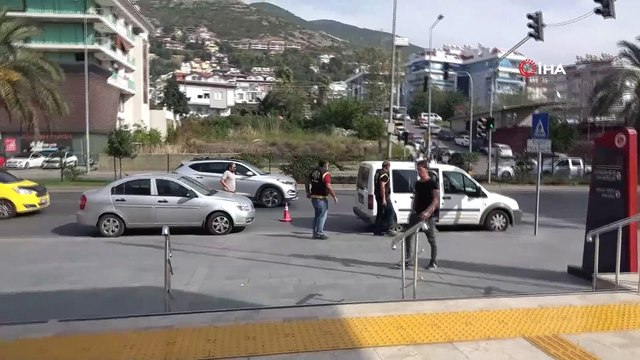 ATM’ye kart kopyalama düzeneği kuran 3 şüpheli vurgun yapamadan yakalandı