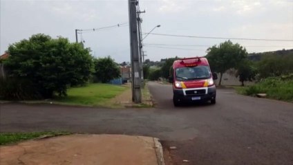 Ferida em colisão com caminhão na PRC-467 é levada para a UPA Veneza