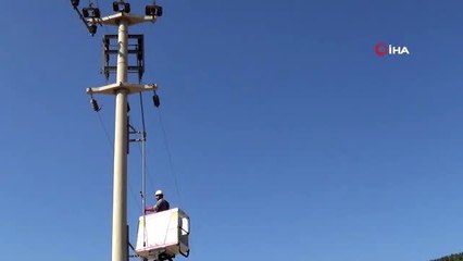 Yüksek gerilim hatlarında tazyikli su ile temizlik