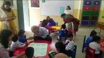 Príncipe William e Kate visitam escola para meninas no Paquistão