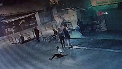 Konya'da dehşet anları kamerada... Kapıda oturan adamı kafasından beraber geldiği şahsı sırtından vurdu