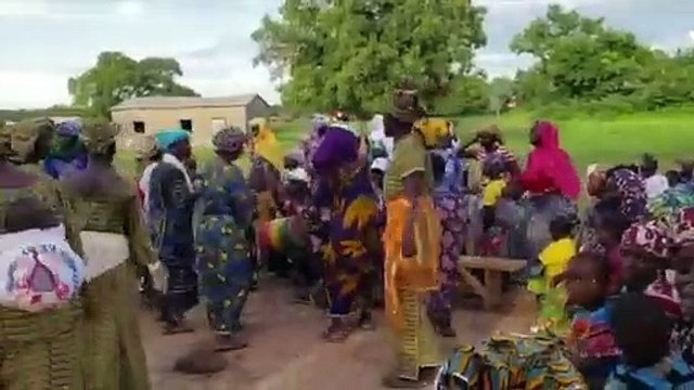 Bicentenaire au Mali ! La chorale et la danse traditionnelle de ces femmes à Tabacoro vont vous émouvoir