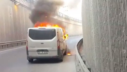 Aracı birden alev aldı... Sürücü işte böyle kurtuldu!