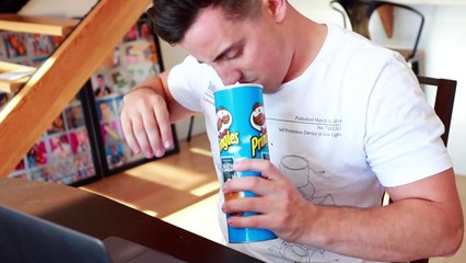 Matt Benedetto est un inventeur spécialiste des inventions de choses inutiles au quotidien.