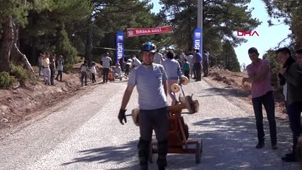 Kütahya'da tahta arabalı yarış heyecanı