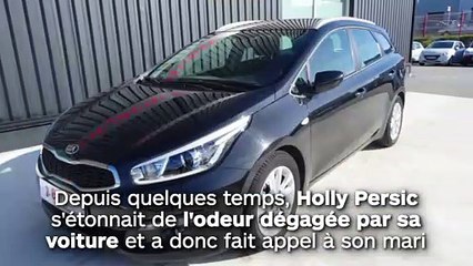 En ouvrant le capot de  la voiture de sa femme,  il a eu une sacrée surprise !
