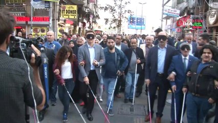 Binlerce kişinin arasında farkındalık yürüyüşü