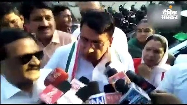 पीसी शर्मा ने खराब सड़कों को बताया विजयवर्गीय के गालों जैसा, हेमा मालिनी की तरह बनाने का वादा