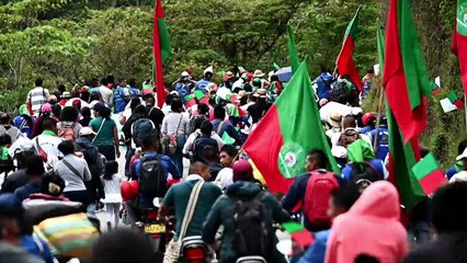 Bastón en mano, guardias indígenas claman por unidad ante asesinatos en Colombia