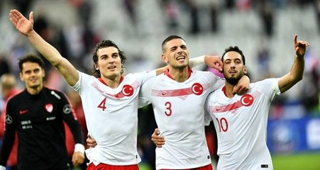 Mehmet Demirkol, Merih Demiral'a övgü yağdırdı: Dünyanın en iyisi olabilir