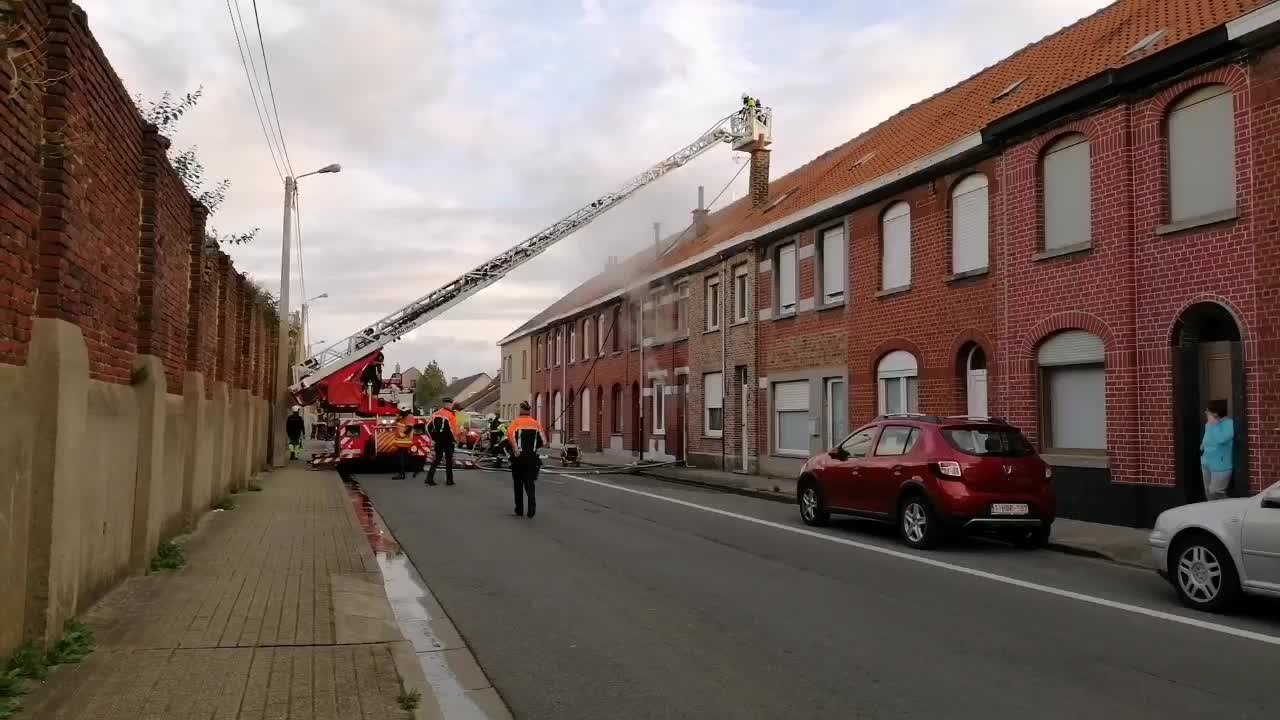 Mouscron: une habitation en feu dans la rue du Limbourg