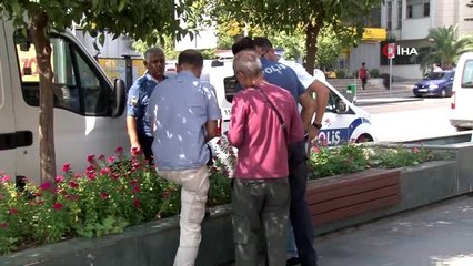 Yaşlı adama tuvalette gasp şoku