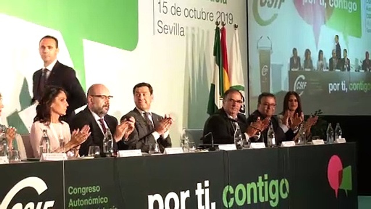 Juanma Moreno incide en la importancia del diálogo social