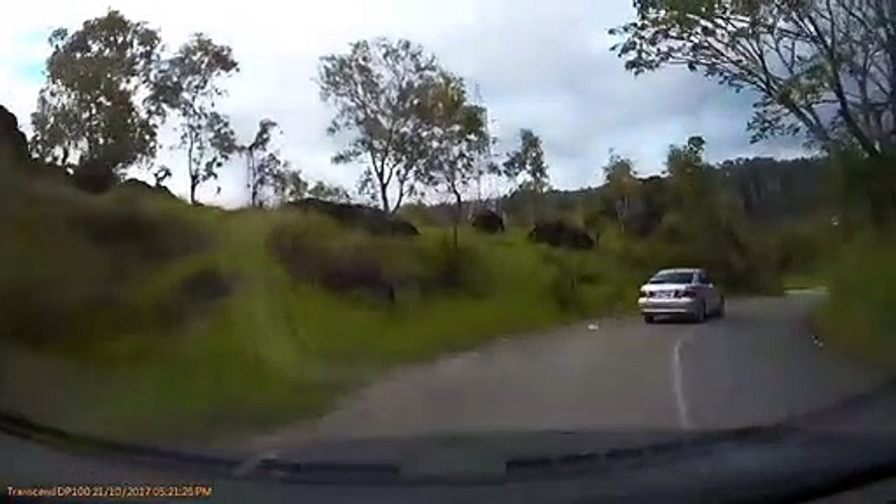 Il réussit à échapper à des braqueurs en faisant une marche arrière