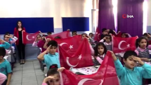 Minik öğrencilerden Mehmetçik'e büyük destek