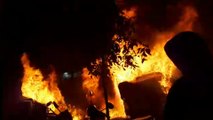 Arden hogueras y un contenedor en una protesta en Barcelona