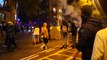 Manifestantes en Barcelona interponen contenedores en el tráfico