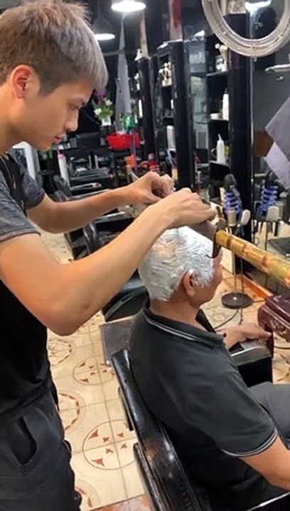 Barber Shaves Customer's Head with Sword