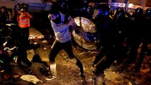 In Catalogna è guerriglia urbana: dopo gli arresti, gli scontri di piazza