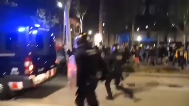 El Gobierno habla de grupos violentos coordinados en las capitales catalanas